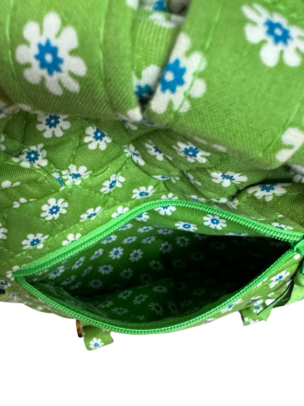 Vintage Vera Bradley “Green Apple Daisy”Retired Pattern Small Backpack Style Bag - Picture 5 of 9